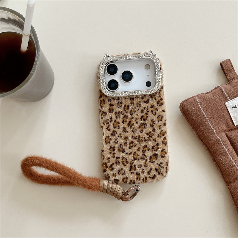 Luxury diamond-encrusted leopa - огляд і ціна Phone Cases Luxury